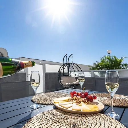 Lägenhet With Sea View And Pool