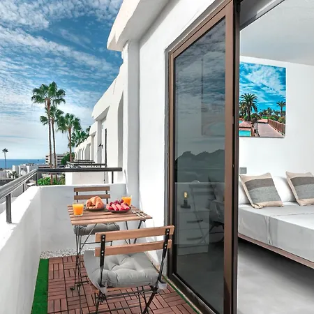 With Sea View And Pool Lägenhet *